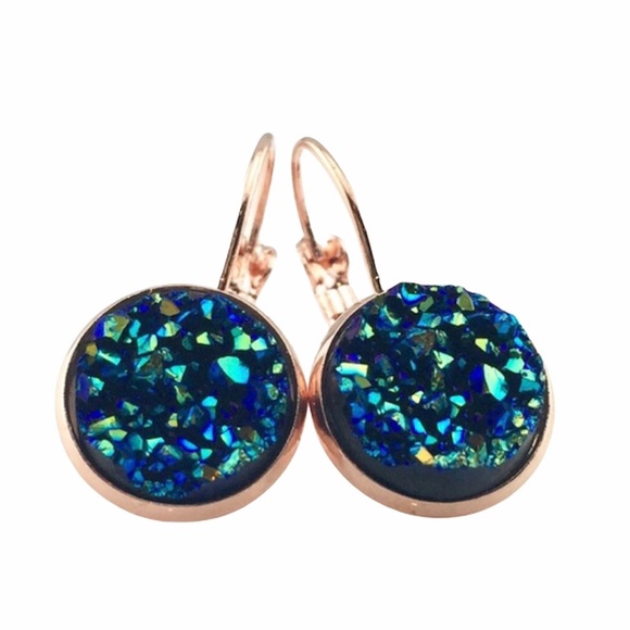 thejeweladdict Jewelry - 3/$20⚡️Blue iridescent faux rose gold earrings